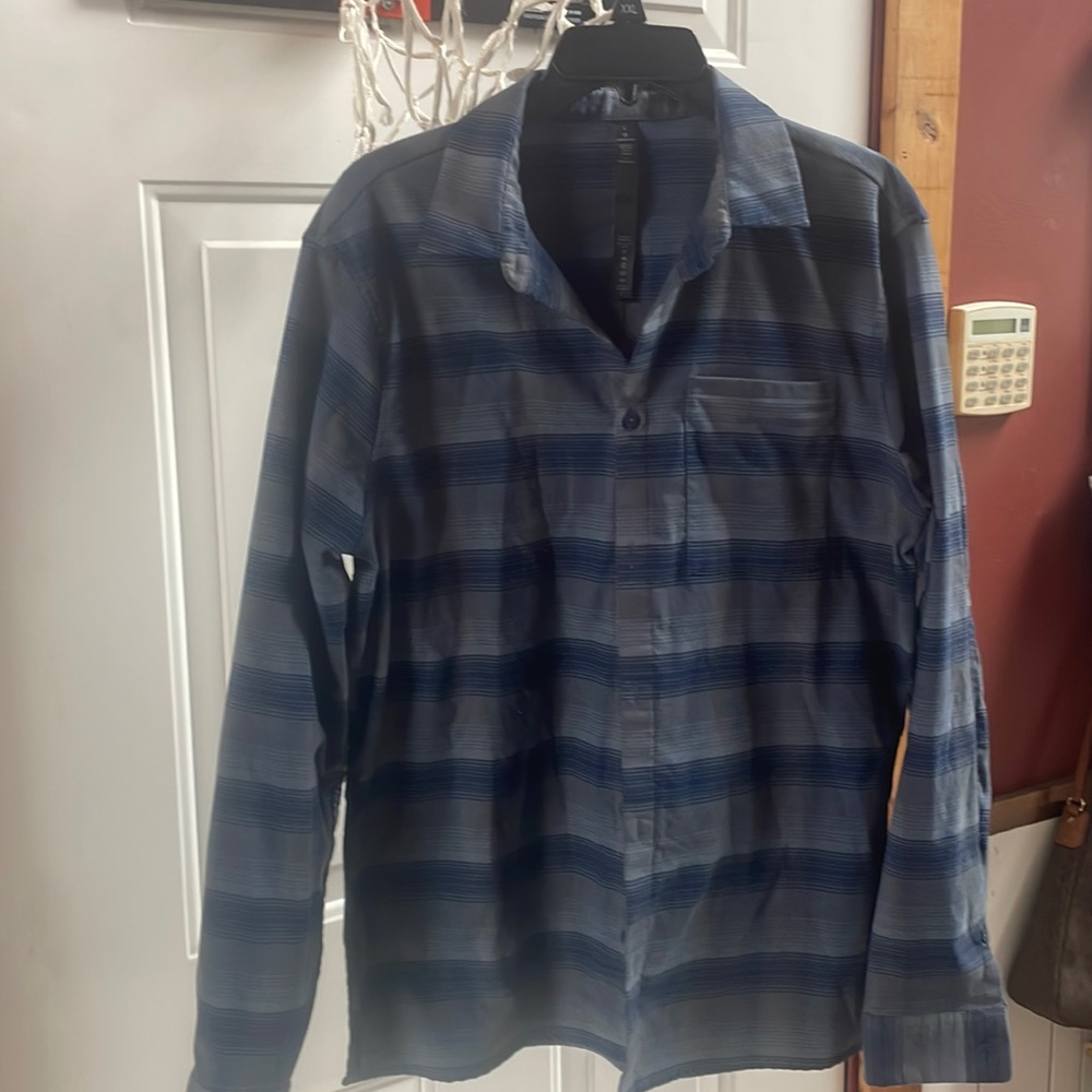 Lululemon Men’s Button Up Grey and Navy Striped Shirt Size Large